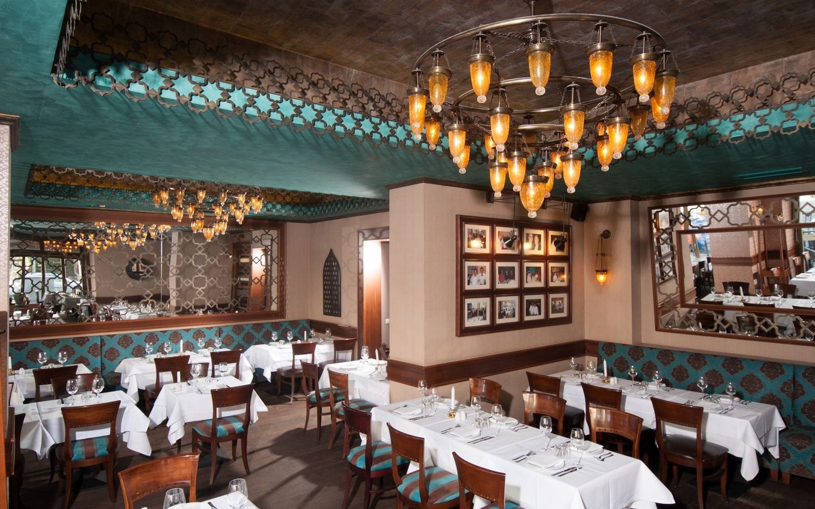 Hasır Wilmersdorf — Elegantes Restaurantambiente mit Kronleuchtern, Berlin-Wilmersdorf